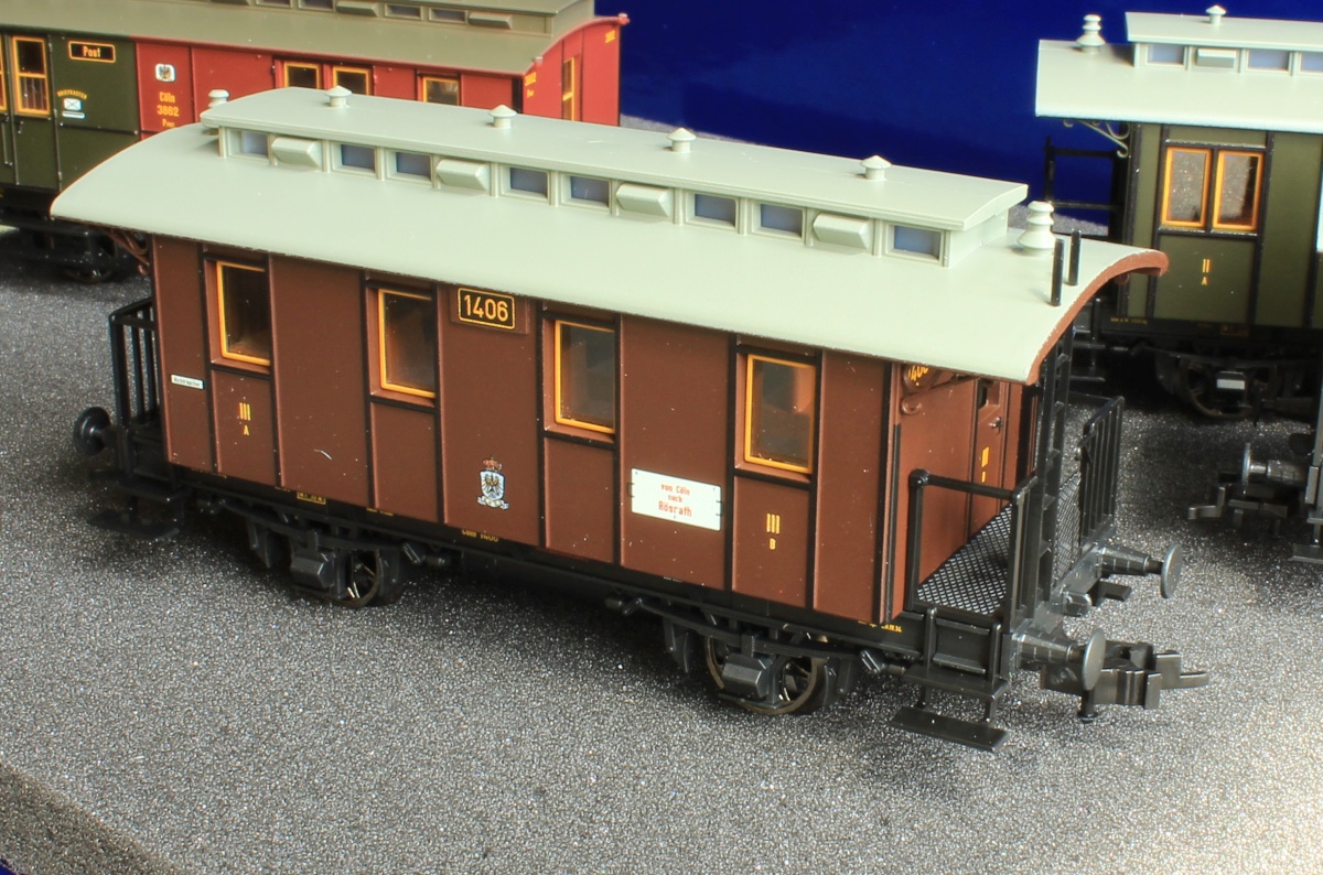 Steam locomotive T3 and passenger cars, K.P.E.V., Roco, H0 scale (1:87)